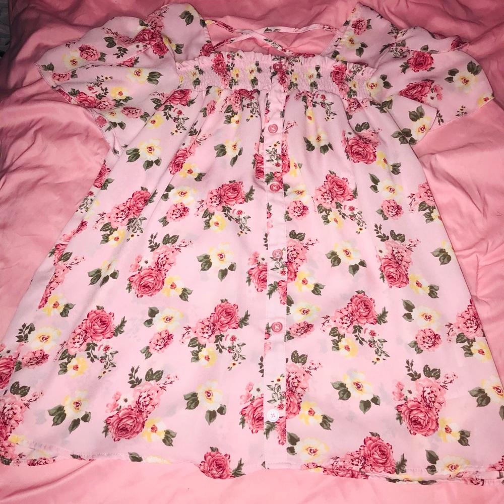 Never worn!! Casual Dressy shirt.